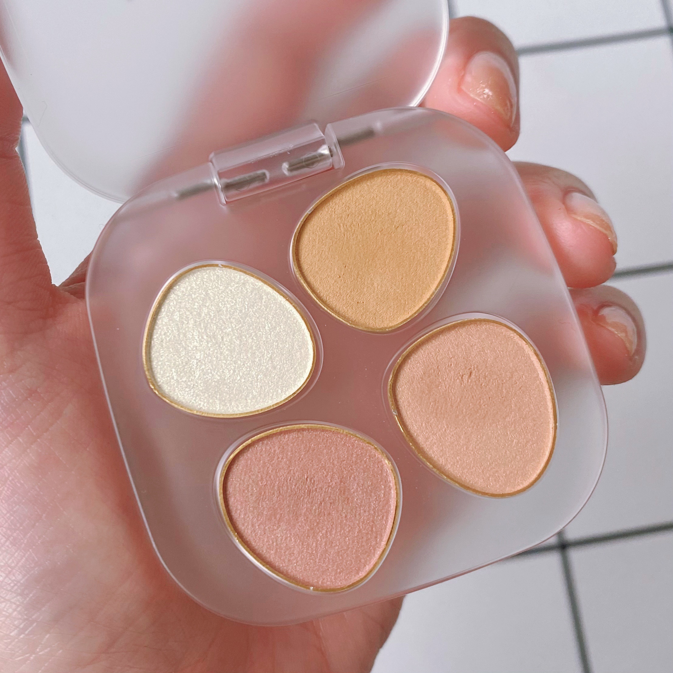 トーン ペタル フロート アイパレット/to/one/アイシャドウパレットを使ったクチコミ（2枚目）