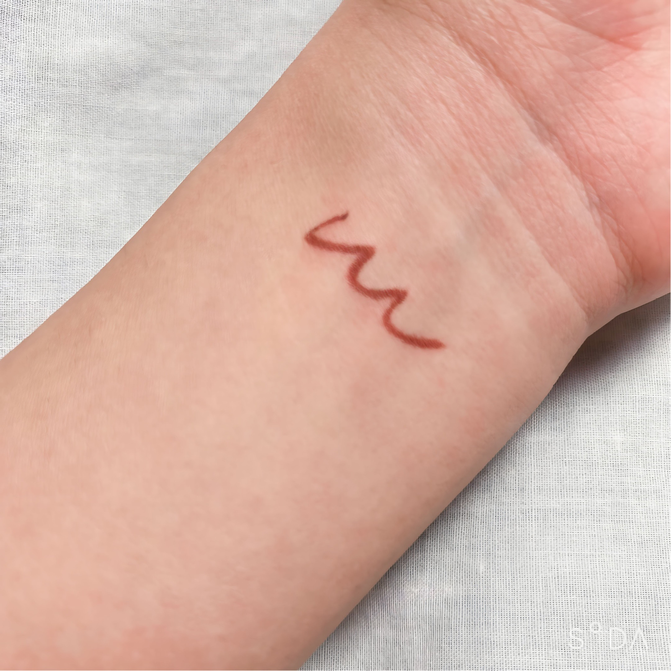 「密着アイライナー」極細クリームペンシル/デジャヴュ/ペンシルアイライナーを使ったクチコミ（2枚目）