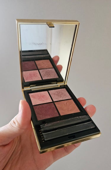 【使った商品】
YVES SAINT LAURENT BEAUTE
クチュール ミニ クラッチ
【色味】 
#400 バビロン ローズ
【密着感】
◎
【発色】
◎
【良いところ】
とにかくラメが可愛い