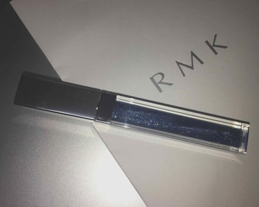 リスナーさんに貰ったコスメちゃん💙

RMK リップジェリーグロス 
11 ワンダーブルー🦋

紫、ピンク、青のラメが入ってる鬼かわなブルーグロス🤧❤️

ブルーグロスはリップに重ね付けすると青みが出る