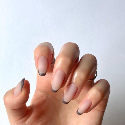 sato 🕊 self nail🫧🤍 on LIPS 「すりガラスのようなマットなフレンチネイルベースにスジを入れてほ..」(1枚目)