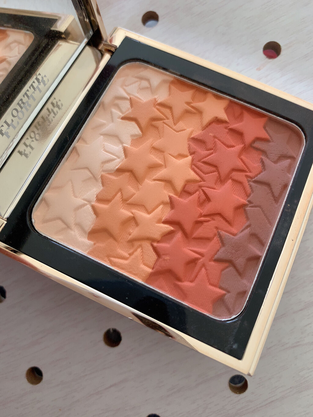 フロレット 星に願いシリーズ ブラッシュコンパクト FOREVER/FLORTTE/単色アイシャドウを使ったクチコミ（2枚目）