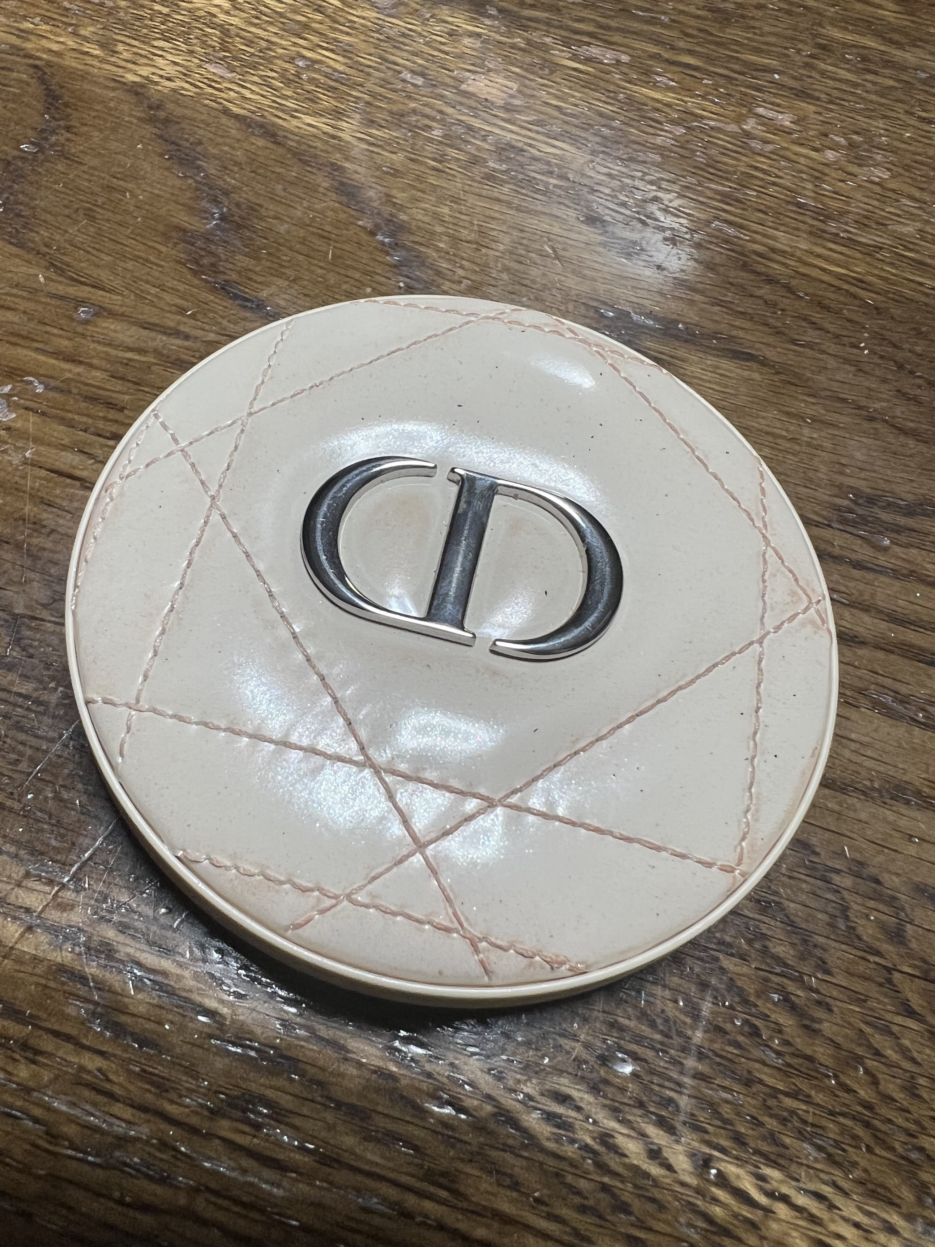 ディオールスキン フォーエヴァー クチュール ルミナイザー/Dior/プレストパウダーを使ったクチコミ（2枚目）