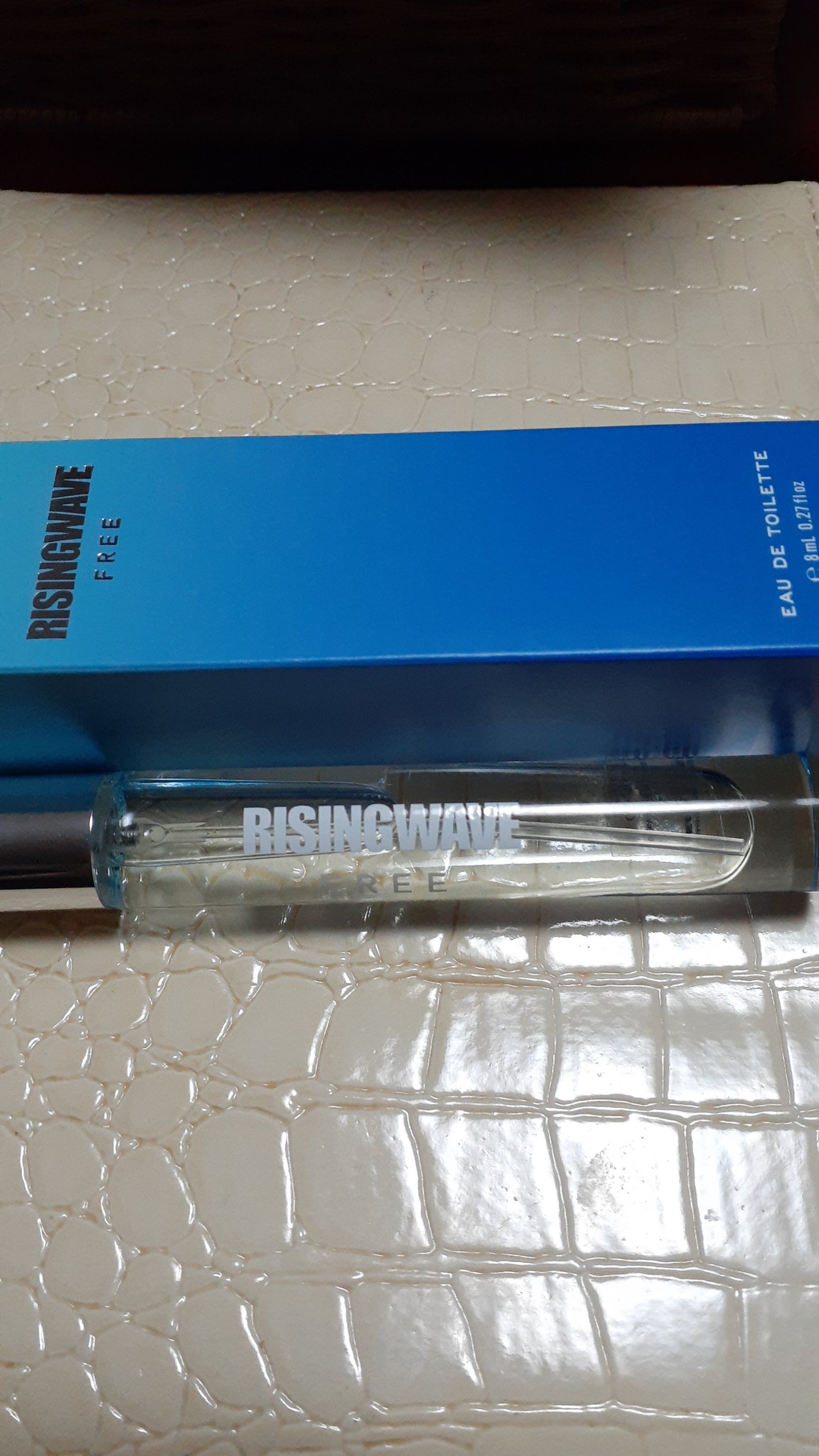 ライジングウェーブ フリー ライトブルー オードトワレ MINI/ライジングウェーブ/香水(レディース)を使ったクチコミ(3枚目)