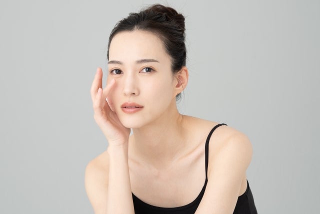 アップスタイルの女性