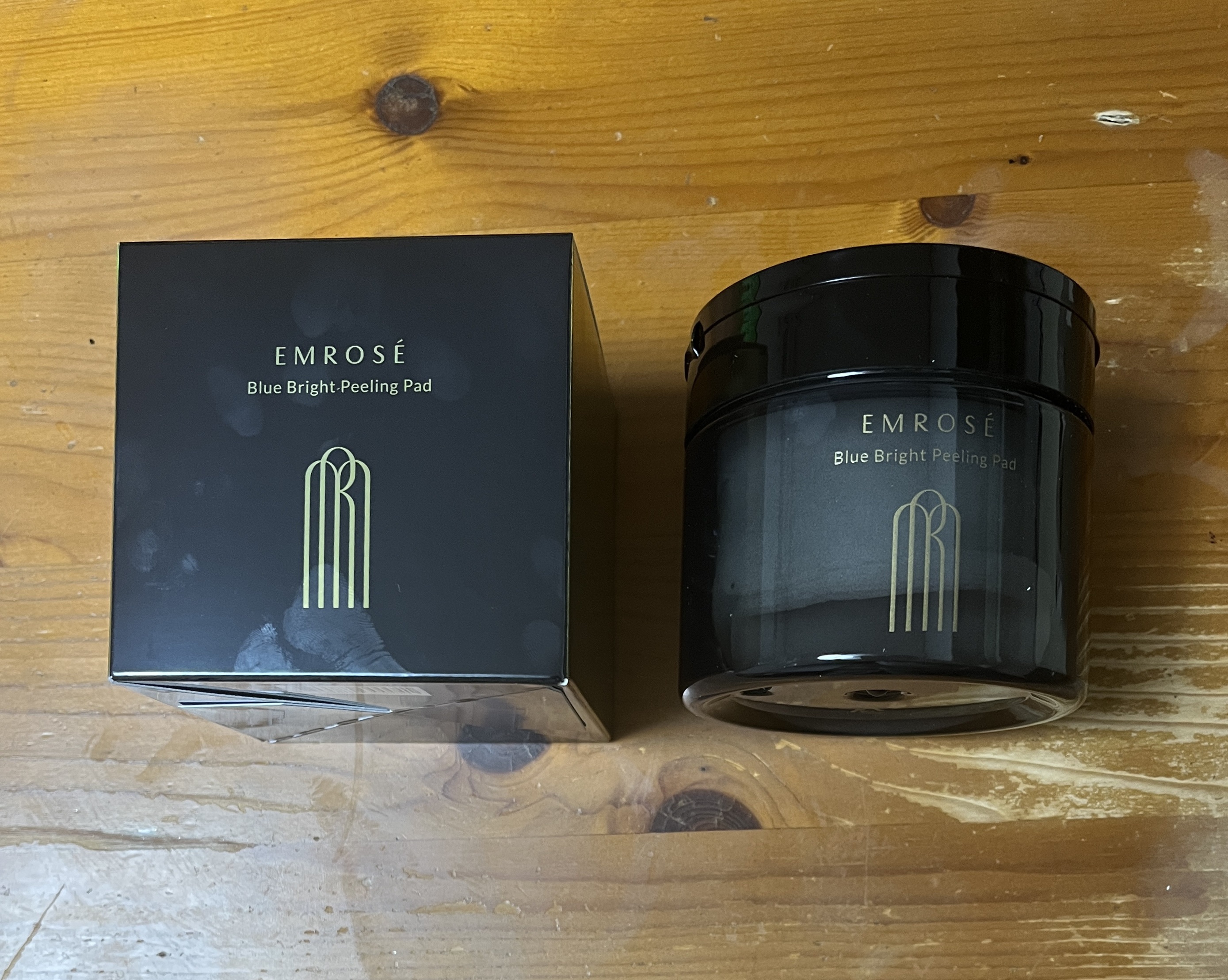 ブルーブライトピーリングパッド 180ml 40枚入り/EMROSÉ/トナーパッドを使ったクチコミ（1枚目）