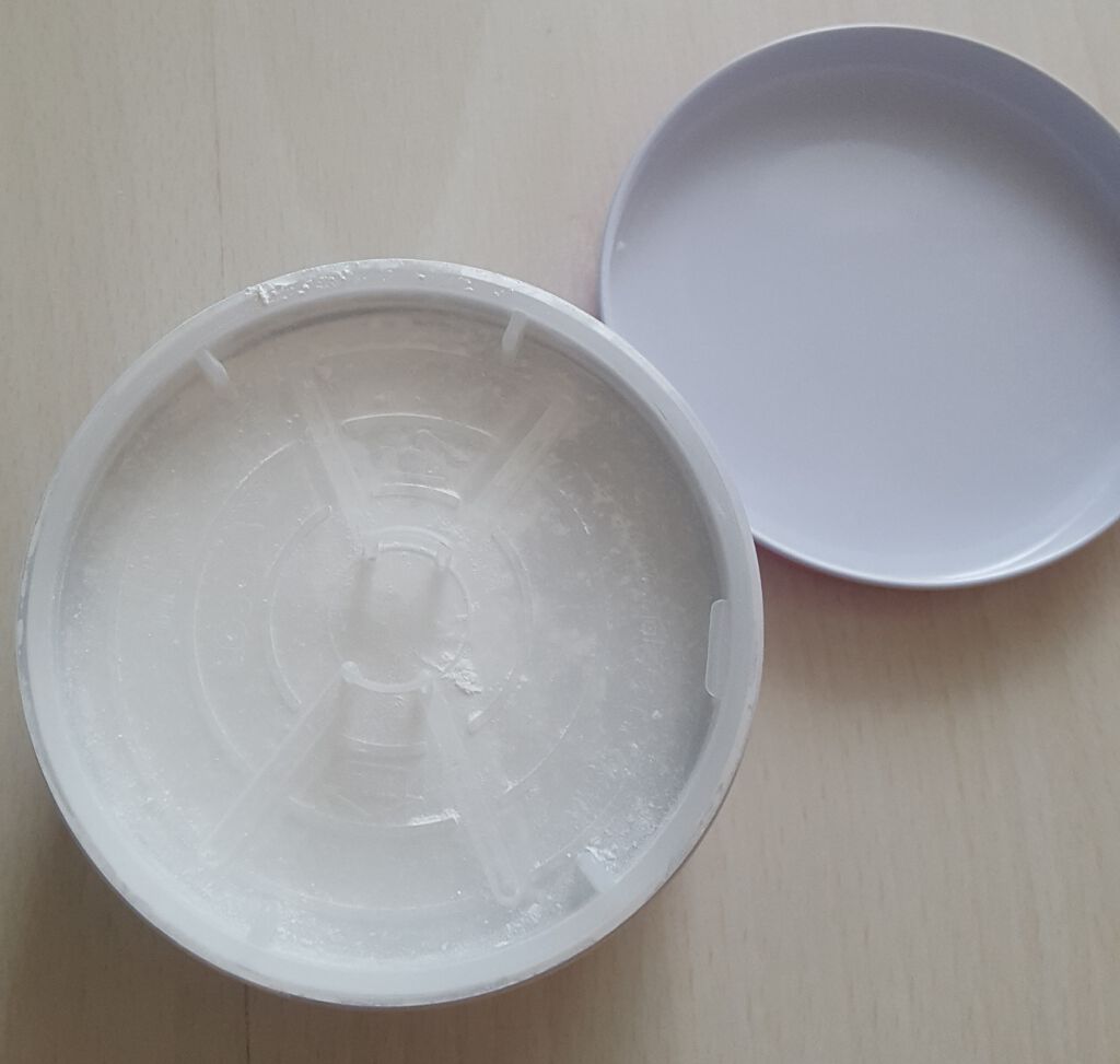 ベビーパウダーEピンク缶/ピジョン/ボディパウダーを使ったクチコミ（2枚目）