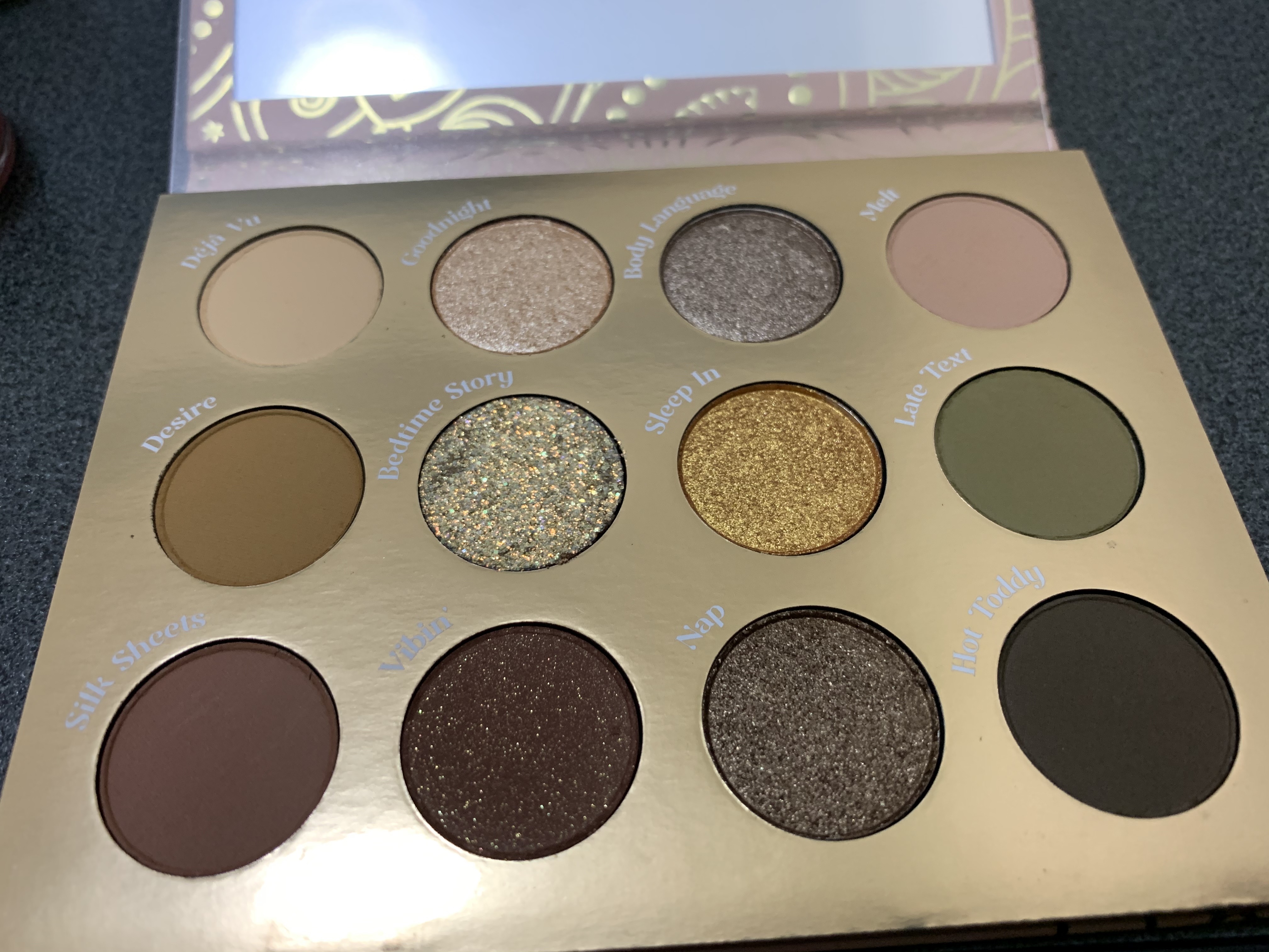 BOUDOIR NOIR/ColourPop/アイシャドウパレットを使ったクチコミ（1枚目）