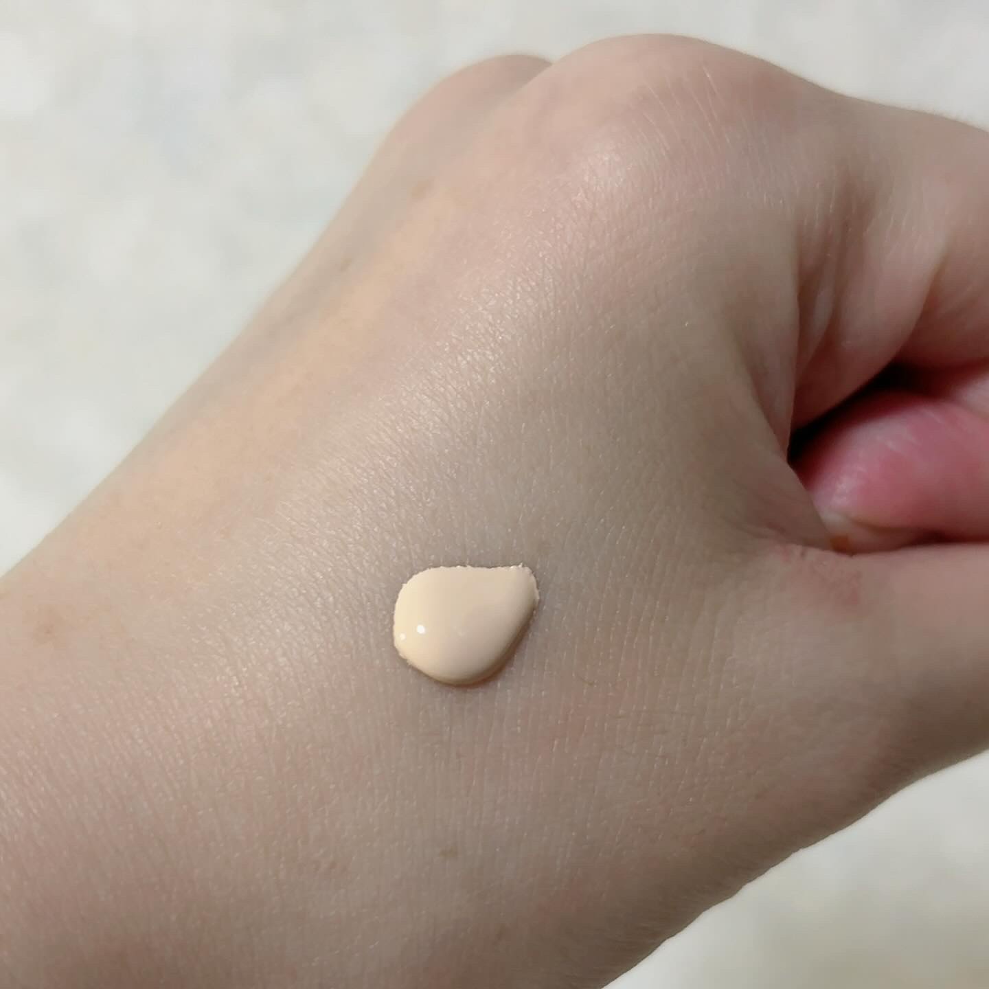 ライトフル C３ ナチュラルリー フローレス ファンデーション N18/M・A・C/リキッドファンデーションを使ったクチコミ（2枚目）