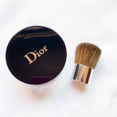 Dior ディオールスキン フォーエヴァー コントロール ルース パウダーのクチコミ「❤︎𝐃𝐈𝐎𝐑❤︎﻿
ディオールスキンフォーエヴァー﻿
コントロールルースパウダー001﻿
〈フ.....」（1枚目）