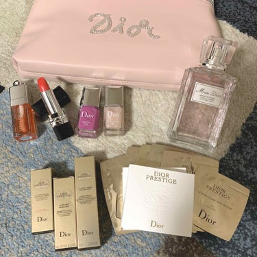 Dior ディオール ヴェルニ＜グロウ バイブス＞のクチコミ「
Dior購入品❤️
今日は行きつけのDiorに行ってきました！
目当てはルミナイザーだったの.....」（1枚目）
