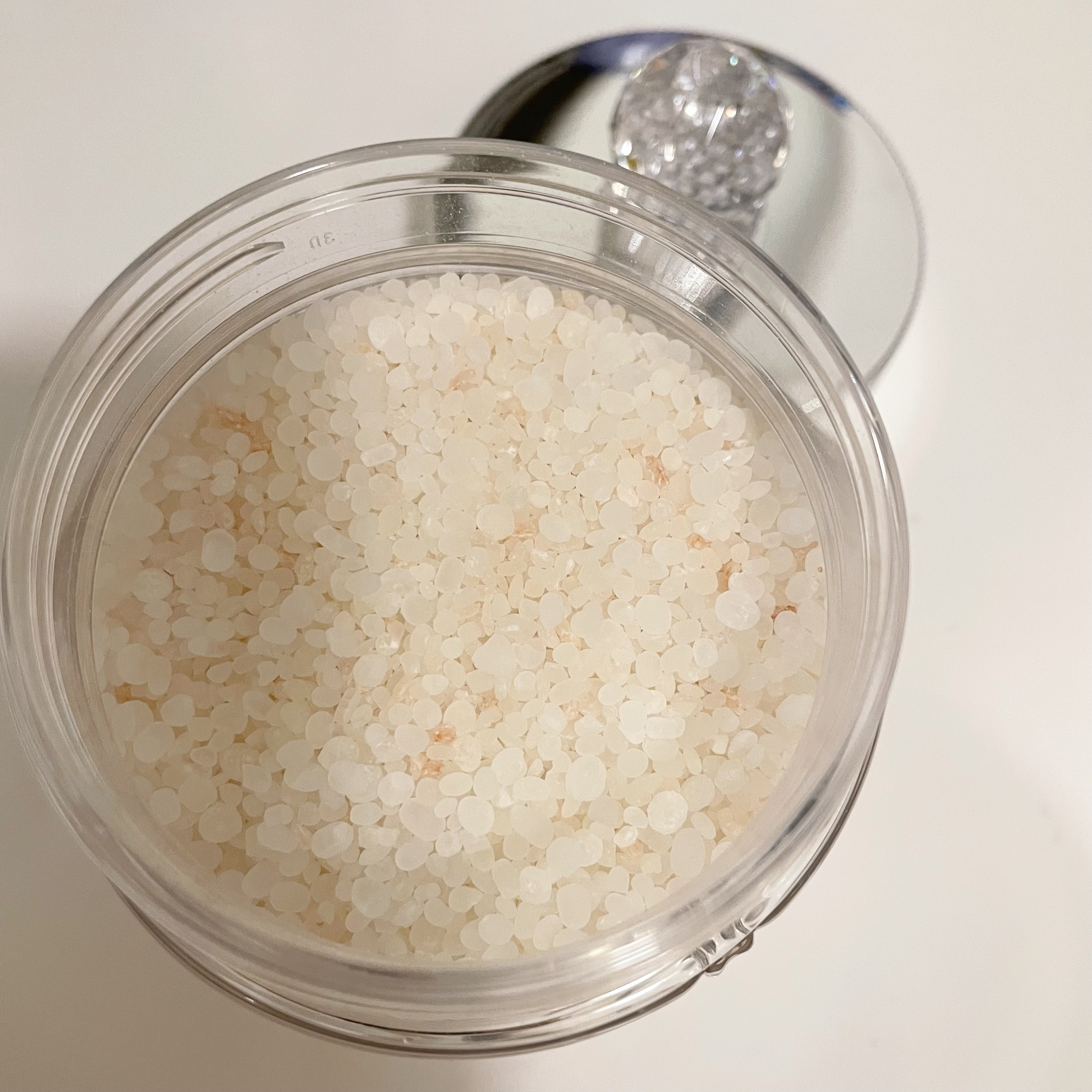 JILL STUART ジルスチュアート ホワイトフローラル バスソルトのクチコミ「JILL STUART
ジルスチュアート ホワイトフローラル バスソルト
10月4日発売のリニ.....」（2枚目）