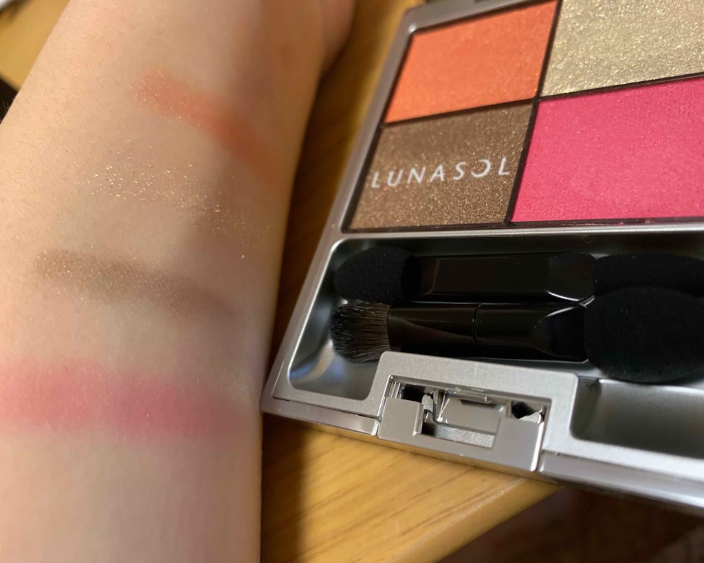 コントラスティングカラーアイズ/LUNASOL/アイシャドウパレットを使ったクチコミ(3枚目)
