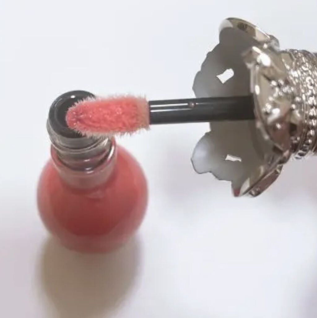 フォーエヴァージューシー オイルルージュ 01 forbidden apple/JILL STUART/口紅を使ったクチコミ（2枚目）