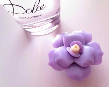 DOLCE&GABBANA BEAUTY DOLCE PEONY EAU DE PARFUM（ドルチェ ピオニー オードパルファム）のクチコミ「透明感のあるホワイトベルガモットと、梨のフルーティーなみずみずしい香りがフレッシュに弾けて甘美.....」（3枚目）