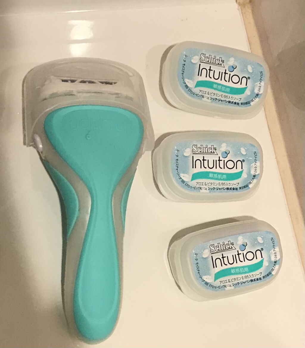 イントゥイション 敏感肌用 ホルダー （刃付き）＋替刃１コ/イントゥイション/シェーバーを使ったクチコミ（2枚目）