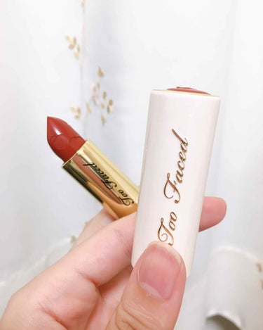 ＊＊too faced peach kiss moisture matte long wear lipstick＊＊

プレゼントでいただいたものです。
普段リップはローズ系のものをよく使うので、この色