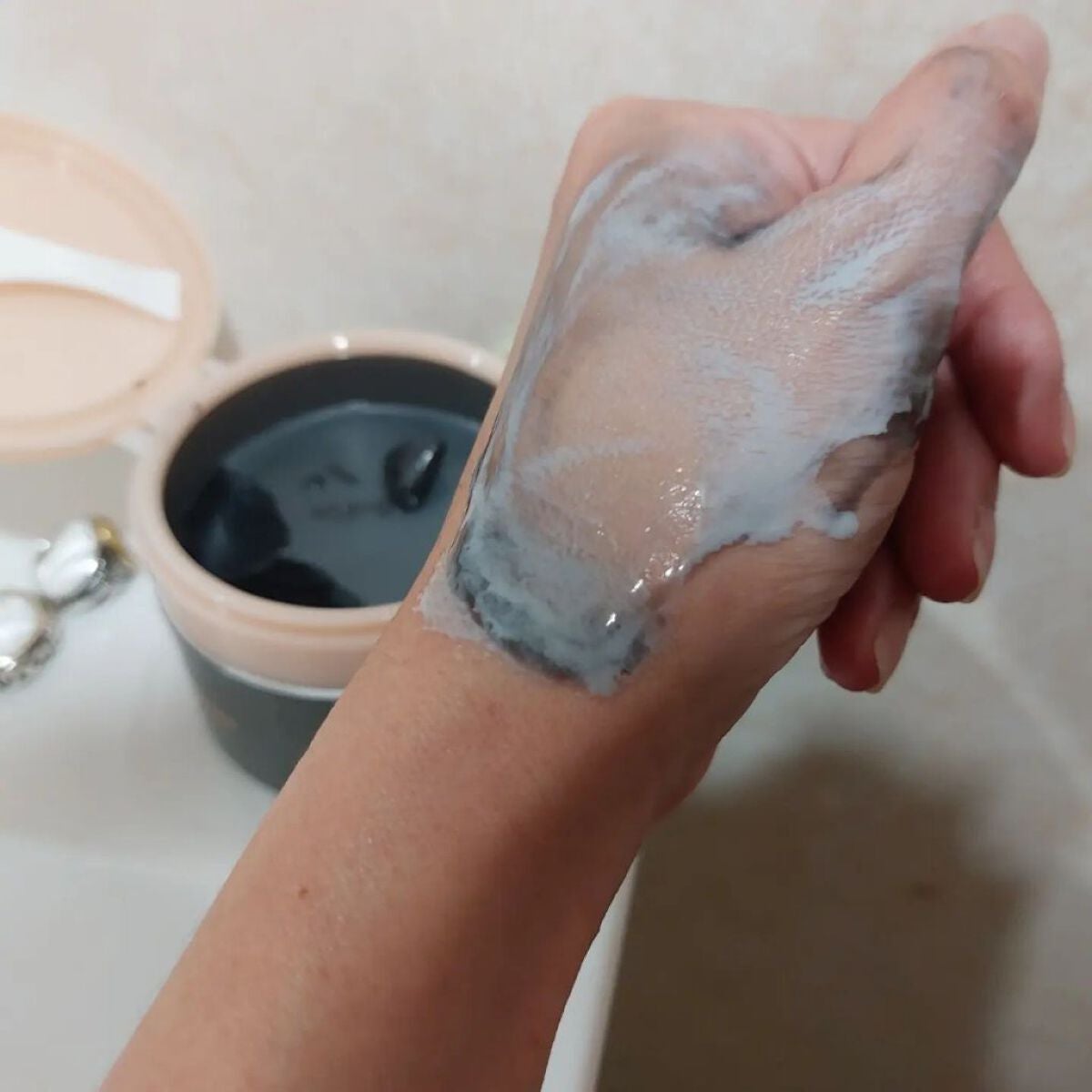 ありす on LIPS 「沸石(ゼオライト)配合で毛穴の黒ずみ、角栓までするり、じんわり..」(6枚目)