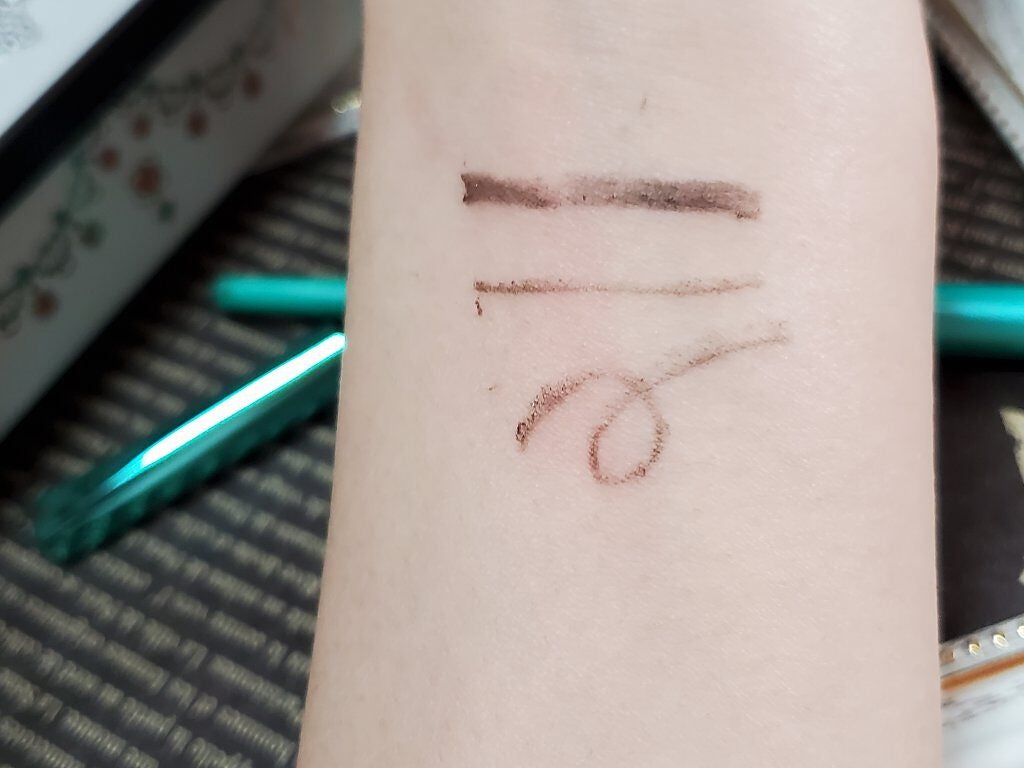 「密着アイライナー」クリームペンシル/デジャヴュ/ペンシルアイライナーを使ったクチコミ(5枚目)