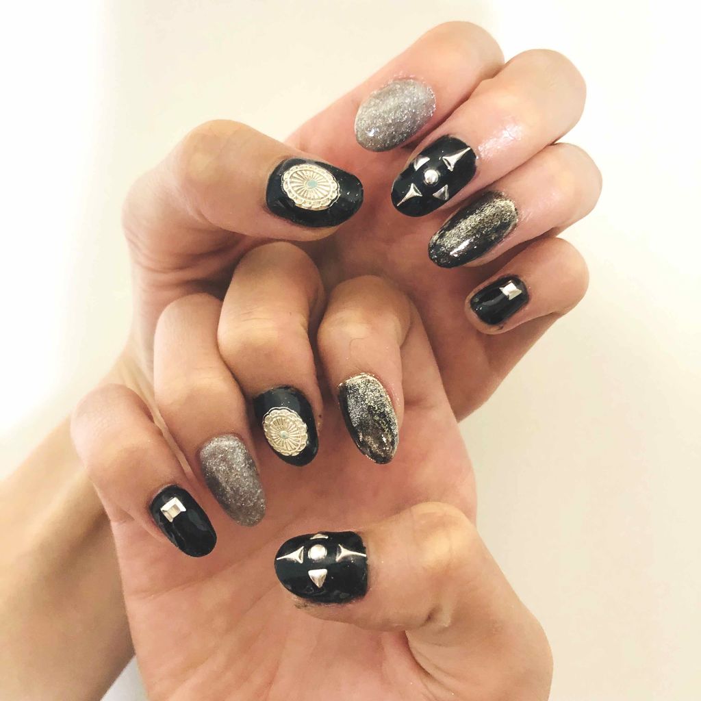 Rino on LIPS 「︴︴黒を基調としたネイルです💅︴︴︴︴︴︴⚠️独学ネイル💅︴#..」(1枚目)