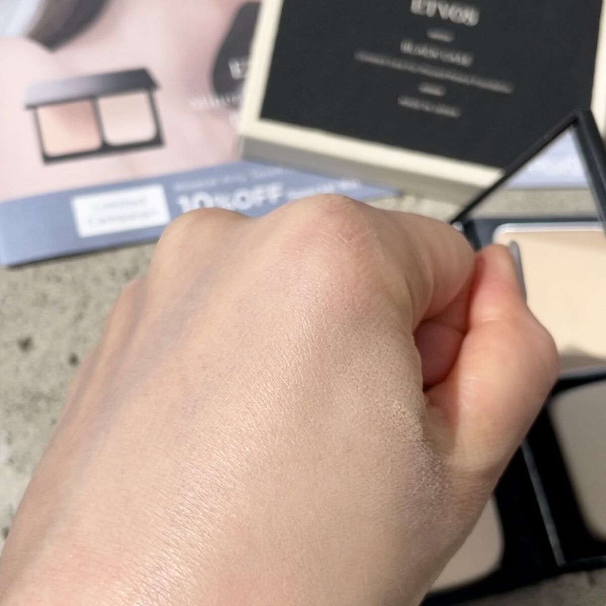 ミネラルエアリータッチファンデーション/エトヴォス/パウダーファンデーションを使ったクチコミ（3枚目）