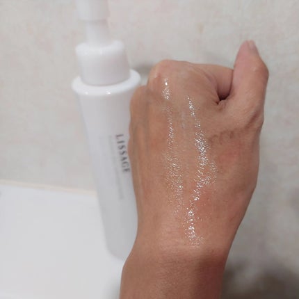 リサージ エクストラクレンジングオイルのクチコミ「少しとろみのあるテクスチャー。
なじみ、落ちも良く、乳化も早い感じがします。
ヌルつかずに、.....」(3枚目)