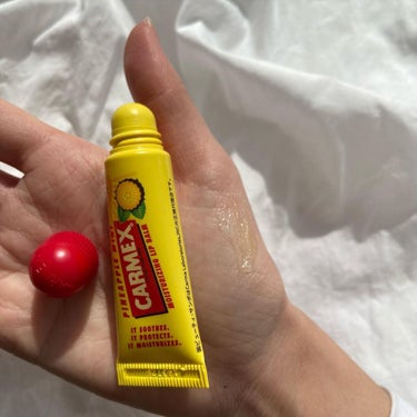 カーメックス moisturizing lip balm チューブのクチコミ「💛🤍carmex lip🤍💛

carmex @carmexjp さんのリップアイテムを
お試.....」（2枚目）
