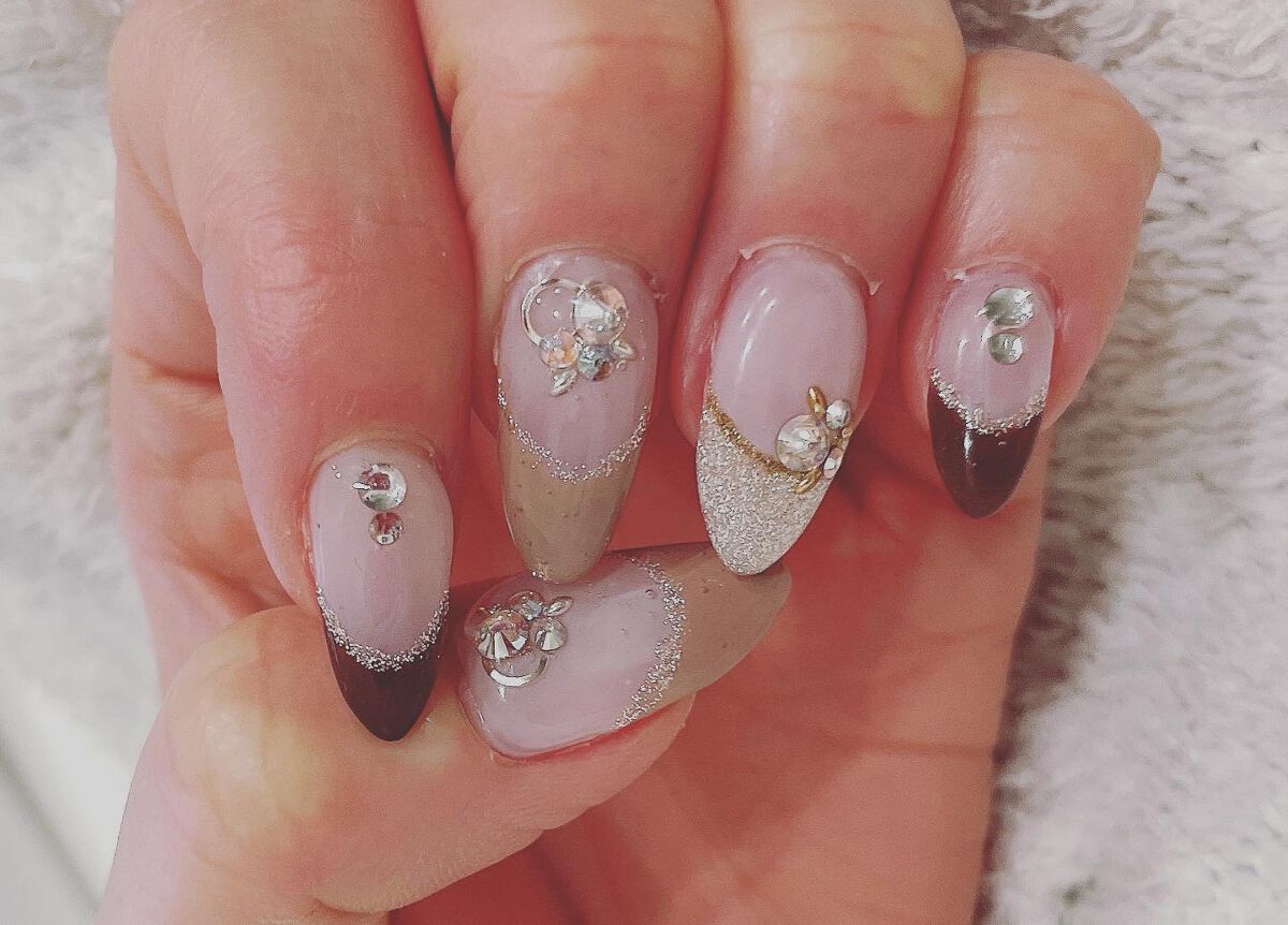 ちぃ on LIPS 「ネイルチェンジ✨ツィード沼から脱出………めったにしないフレンチ..」(1枚目)