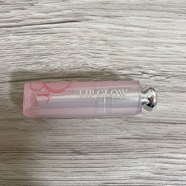 Dior   リップバーム

ちょっとリッチなリップ💄💕

ほのかに色がつきます🙆🏻‍♀️
ですが私は、リップを塗る前に塗ってます。

お値段がお値段なので他のリップよりめっちゃ良い！
特別な時用🙈💕︎