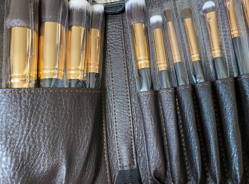 貴族のゴールド メイクブラシ11本セット 化粧ポーチ付き/SIXPLUS/メイクブラシを使ったクチコミ（1枚目）