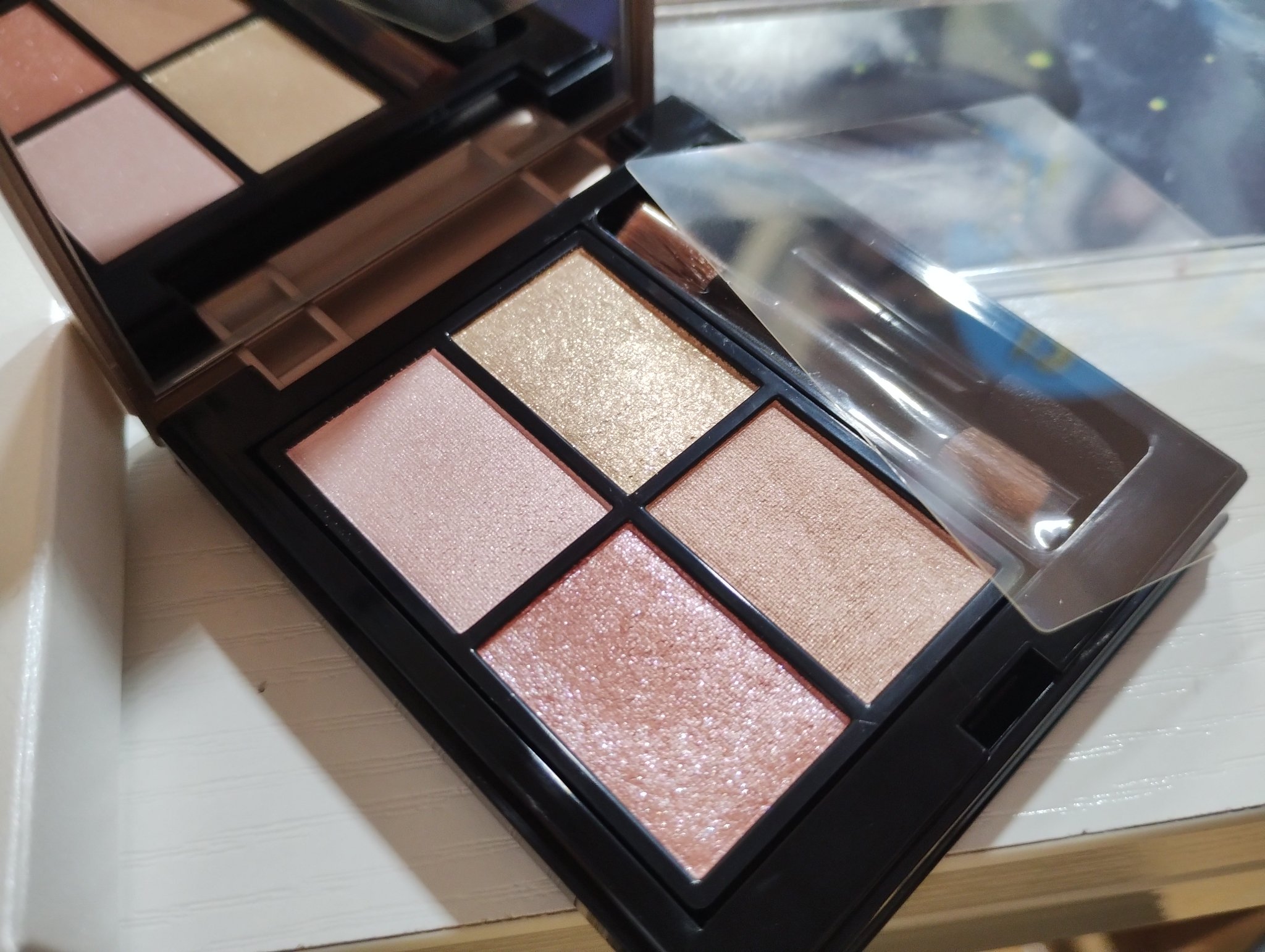 ミネラルクラッシィシャドー オーロラルグロウ(限定)/エトヴォス/アイシャドウパレットを使ったクチコミ（2枚目）