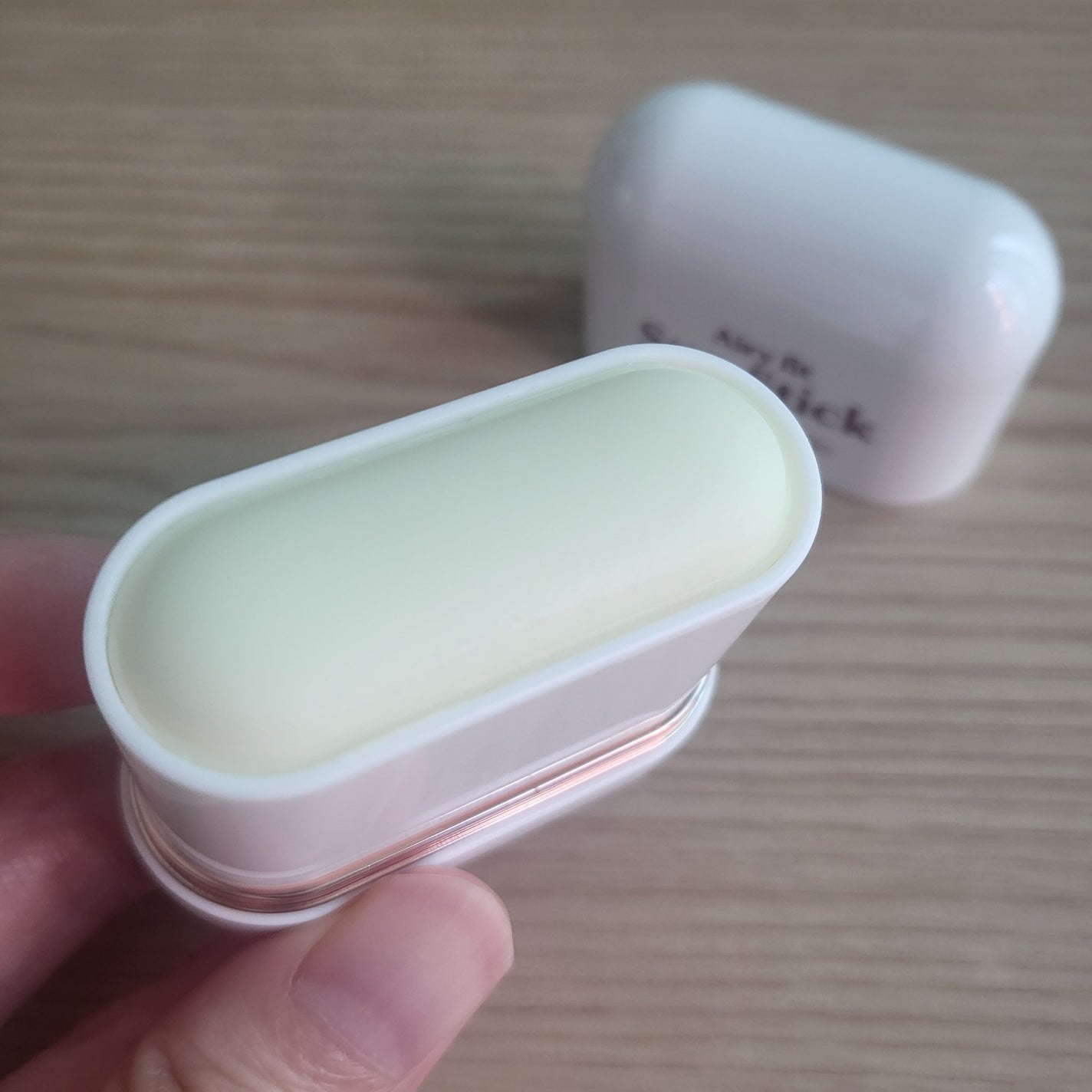 エアリーフィットサンスティック/KAHI/日焼け止めスティックを使ったクチコミ(2枚目)