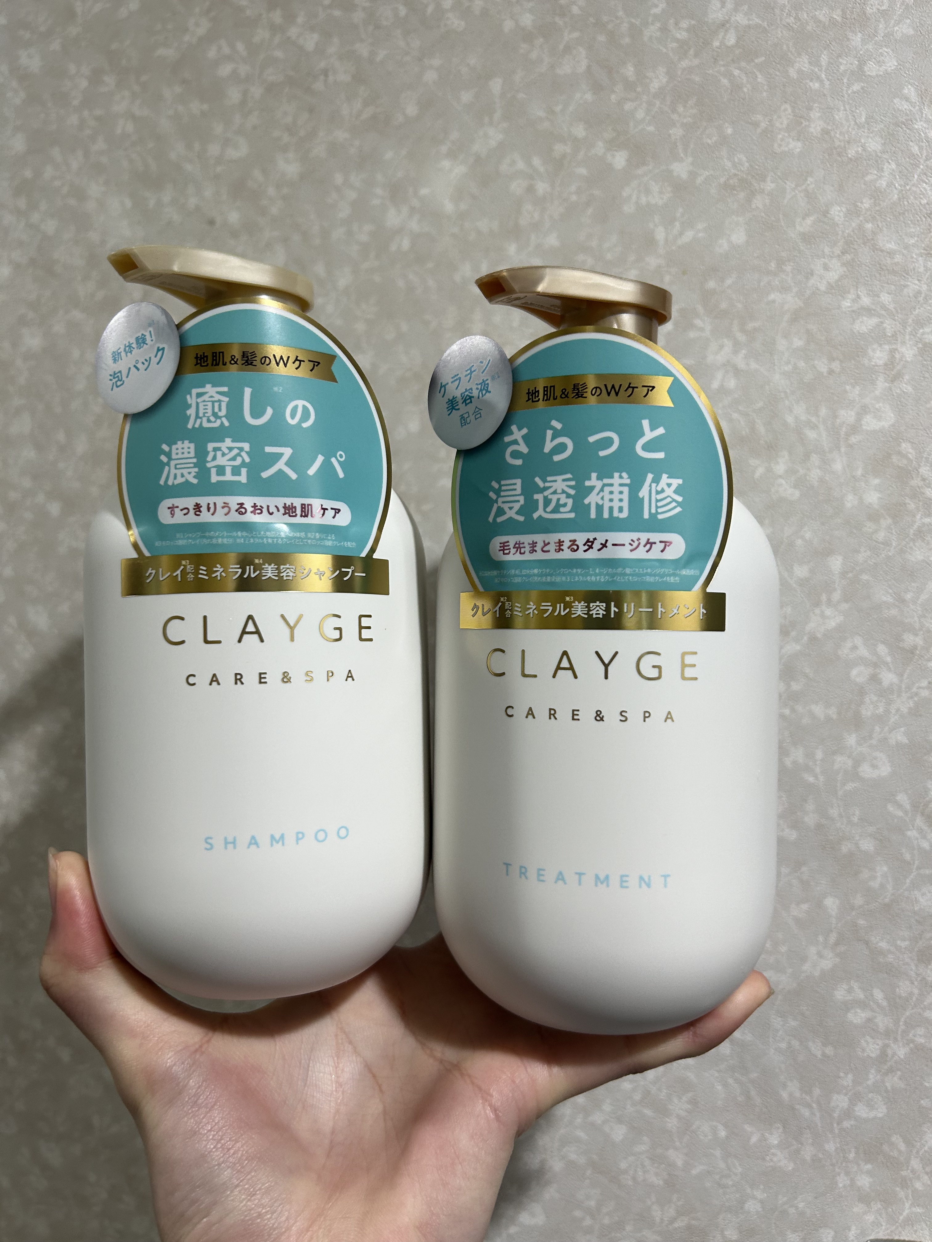 【CLAYGEシャンプー／トリートメントＳＲ】

提供でいただきました！
クレージュのシャントリは初めて使いましたが、私は気に入りました！

やはり特徴といえばクレイが配合されていること！
泡立ちがもっちりしていて、地肌まで洗えている感覚も