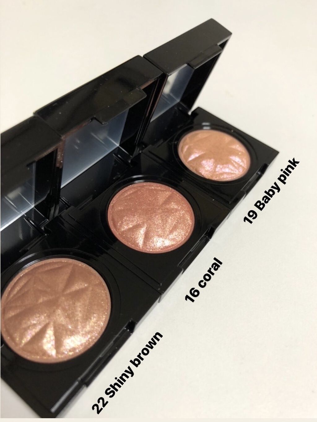 プリズム エアー シャドウ/CLIO/単色アイシャドウを使ったクチコミ（2枚目）