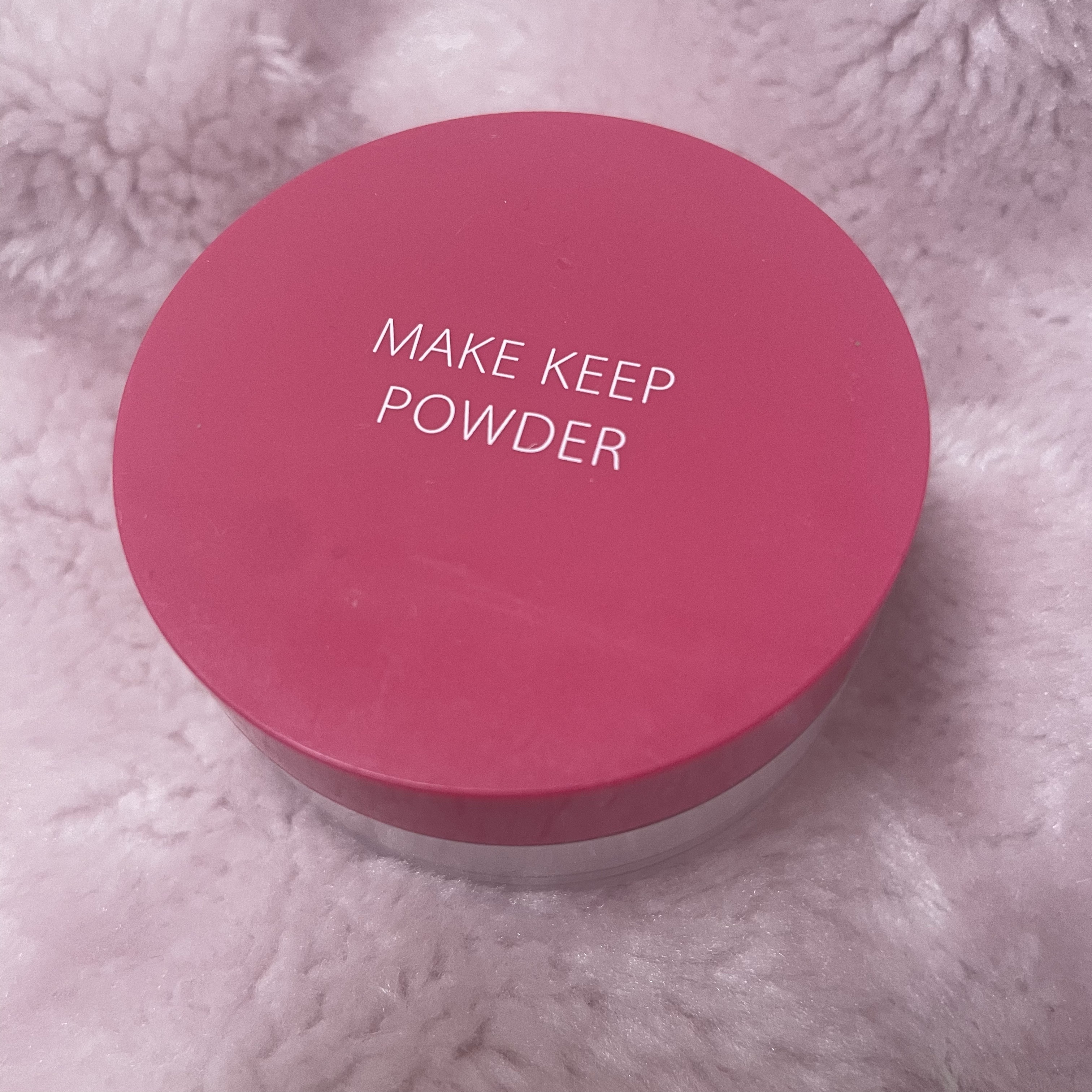 Tゾーンに使っています。全く崩れないではないですがテカりが抑えられます。イニスフリーやラネージュに比べるとトーンアップしないのでどちらかといえば自然なパウダーが好きな方には良いと思います。