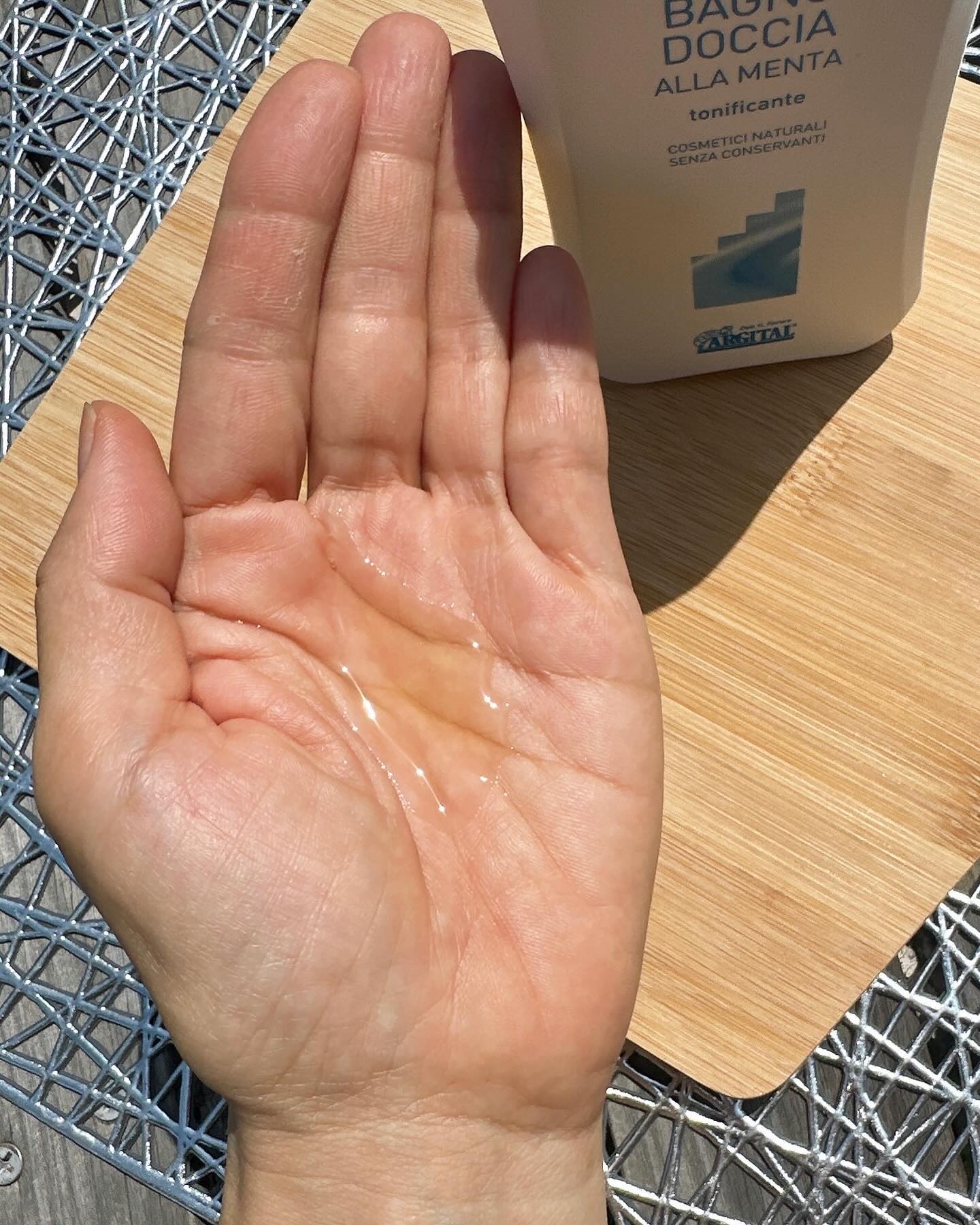 シャワージェル インヴィゴレイティング/ARGITAL/ボディソープを使ったクチコミ（3枚目）