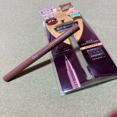 ☕️ミルクカプチーノとかオシャレすぎかよ☕️


D-UP SILKY LIQUID EYELINER ミルクカプチーノ/1,430円(税込)

名前に惹かれて購入してみた✌️

密着リキッドアイライナー
極細0.1mmの筆先
美容成分配合でメイクしながら目元ケア
1日中落ちない抜群の耐久性
肌に色素が残りにくい
速乾タイプ




🍫使ってみたかんじ🍫
極細な筆先なので、細いラインも太いラインも自由自在💃
長時間経っても、滲んだりポロポロしてきたりもなかった👯‍♀️
そして！！なんといっても名前通り色味が可愛すぎる🥰🥰
程よい抜け感が出るのに、目元をちゃんと締めてくれるベージュがたまらん🧚‍♀️

ちょい残念なところは、私がライン引くの下手くそだからかもしれんが、重ねすぎるとモロモロしちゃう🥲
普通の人は問題ないと思います笑

他の色味も使ってみたいと思うくらい良かったです🙌
気になる方はぜひ店頭とかでCheckしてみてください🏃‍♀️🏃‍♂️


あっ、
LIPS Best Cosmetics 2022年 第1位🥇
@cosme ベストコスメアワード 2022年 第3位🥉
。。。らしいです☺️




#d-up
#ディーアップ_アイライナー 
#ディーアップ
#ミルクカプチーノ
#抜け感爆誕
#垢抜け
#ポイントメイク
#プチプラコスメ
#プチプラコスメ購入品 
#ドラッグストア購入品
#ドラコス
#バラエティーコスメ
#美味しそう
#アイライナー 
#eyeliner
#ベスコス
#D-UP
#シルキーリキッドアイライナーWP
 #LIPSベスコス使ってみた の画像 その1