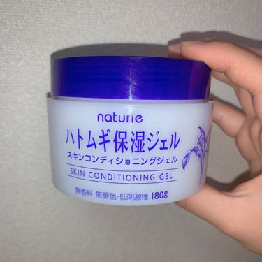 今回紹介するのは皆さんどこかで一度は目にしたことがあると思います。（勝手に決めつけて申し訳ない）
そう！ハトムギ保湿ジェル‼︎
もう私リピしまくってます笑
あと少しで3個目使い終わります🤭
最後まで読ん