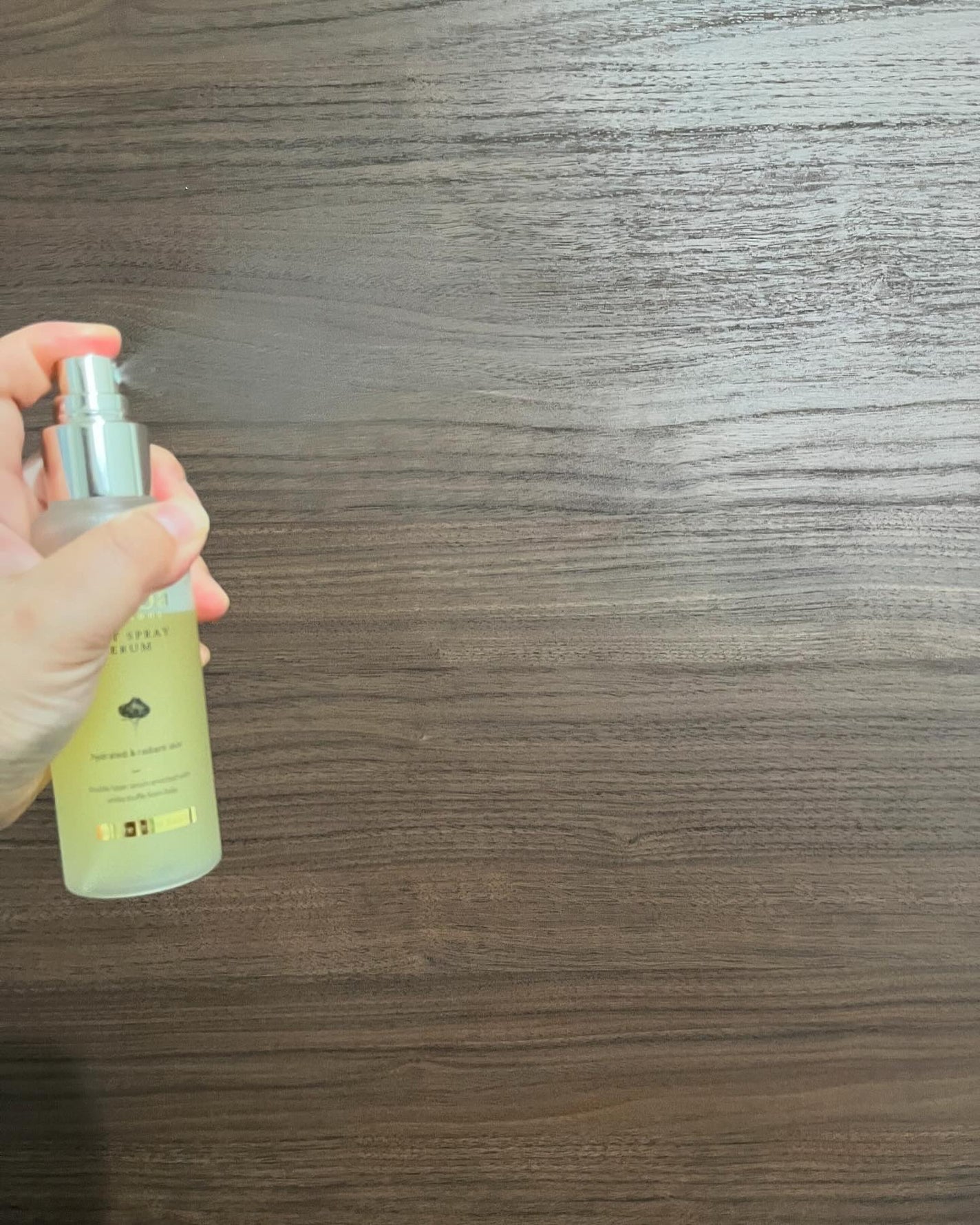 あゆみ on LIPS 「『ダルバ ファーストスプレーセラム』オイルとセラムの二層に分か..」(3枚目)