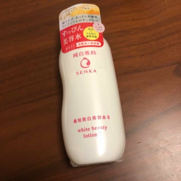 冬なのでハトムギ化粧水だけでは乾燥してしまうので、試しに買ってみました。

よく伸びるので、十円玉より少し小さいくらいの量でも十分。


肌の調子が良い気がします