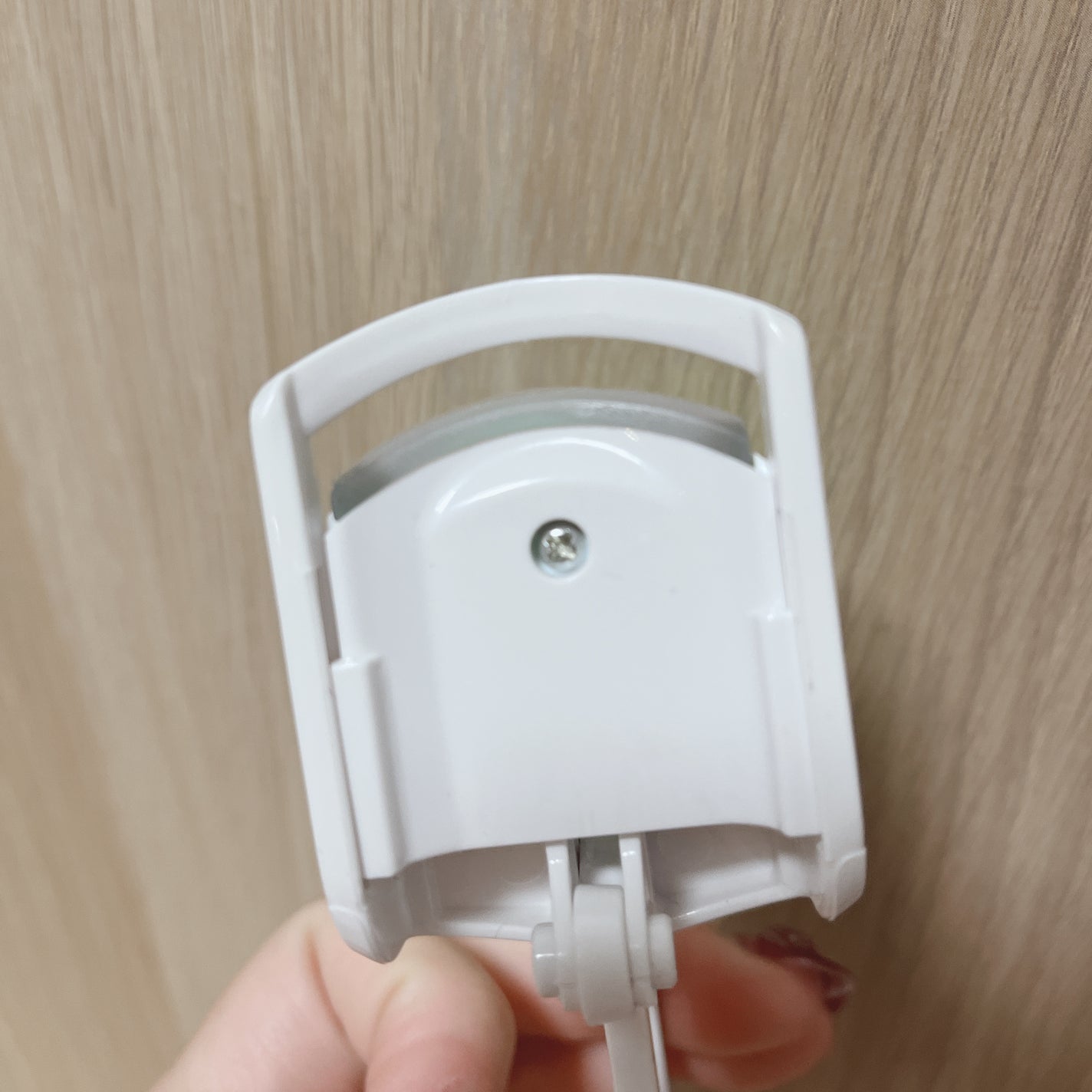 yui on LIPS 「SHINEホットビューラー 充電式のビューラー👁️全然開かない..」(3枚目)