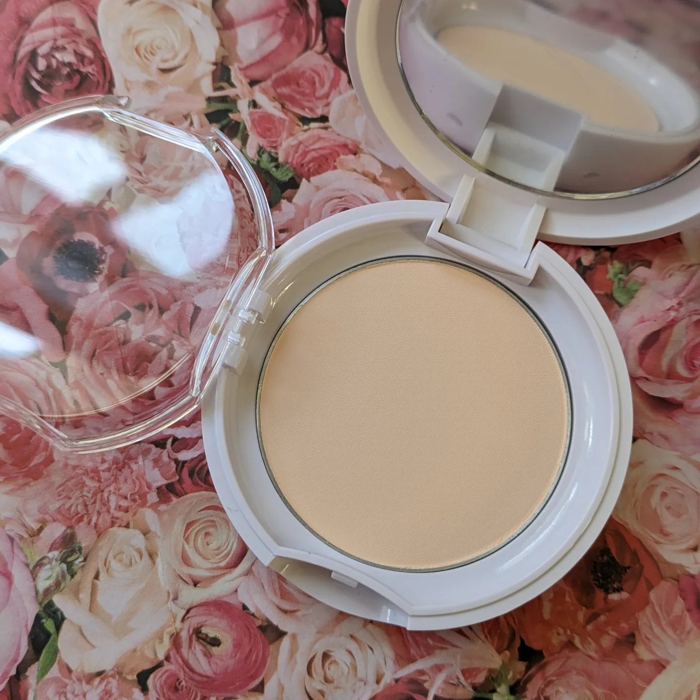 グローパウダーパクト/ABOUT TONE/プレストパウダーを使ったクチコミ(4枚目)