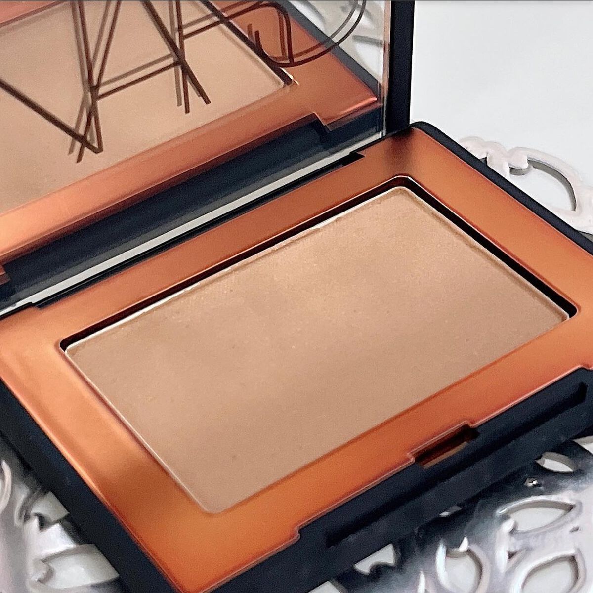 ブロンズパウダー/NARS/プレストパウダーを使ったクチコミ(2枚目)