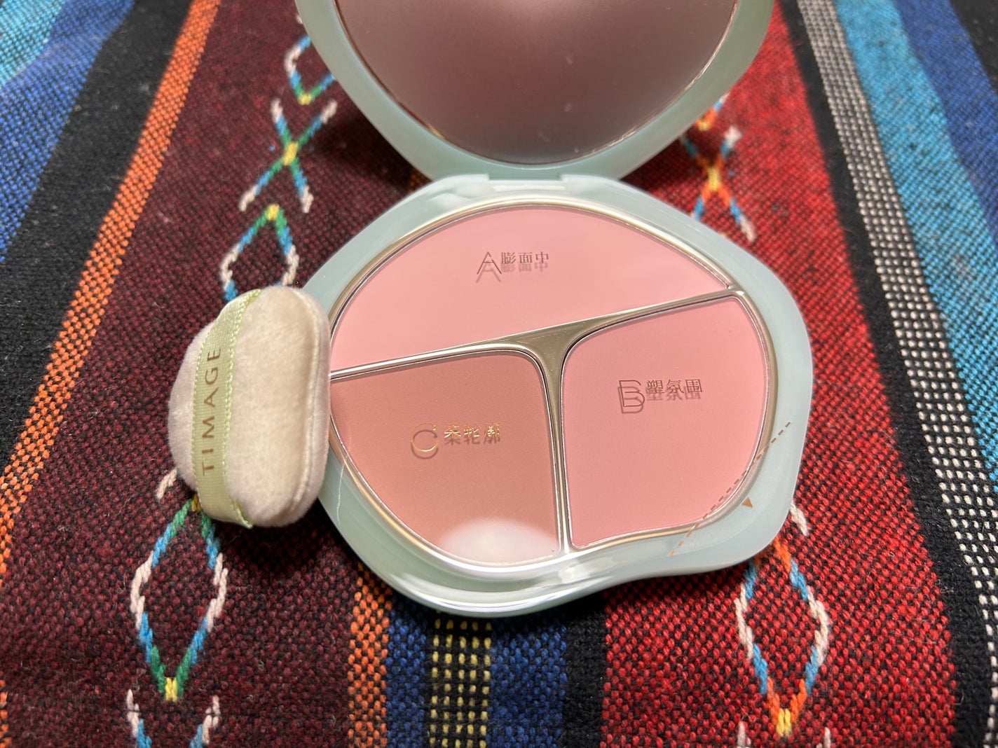 にちこ on LIPS 「ティメジ3色チークパレット購入チークって無くても良いっていう場..」(1枚目)