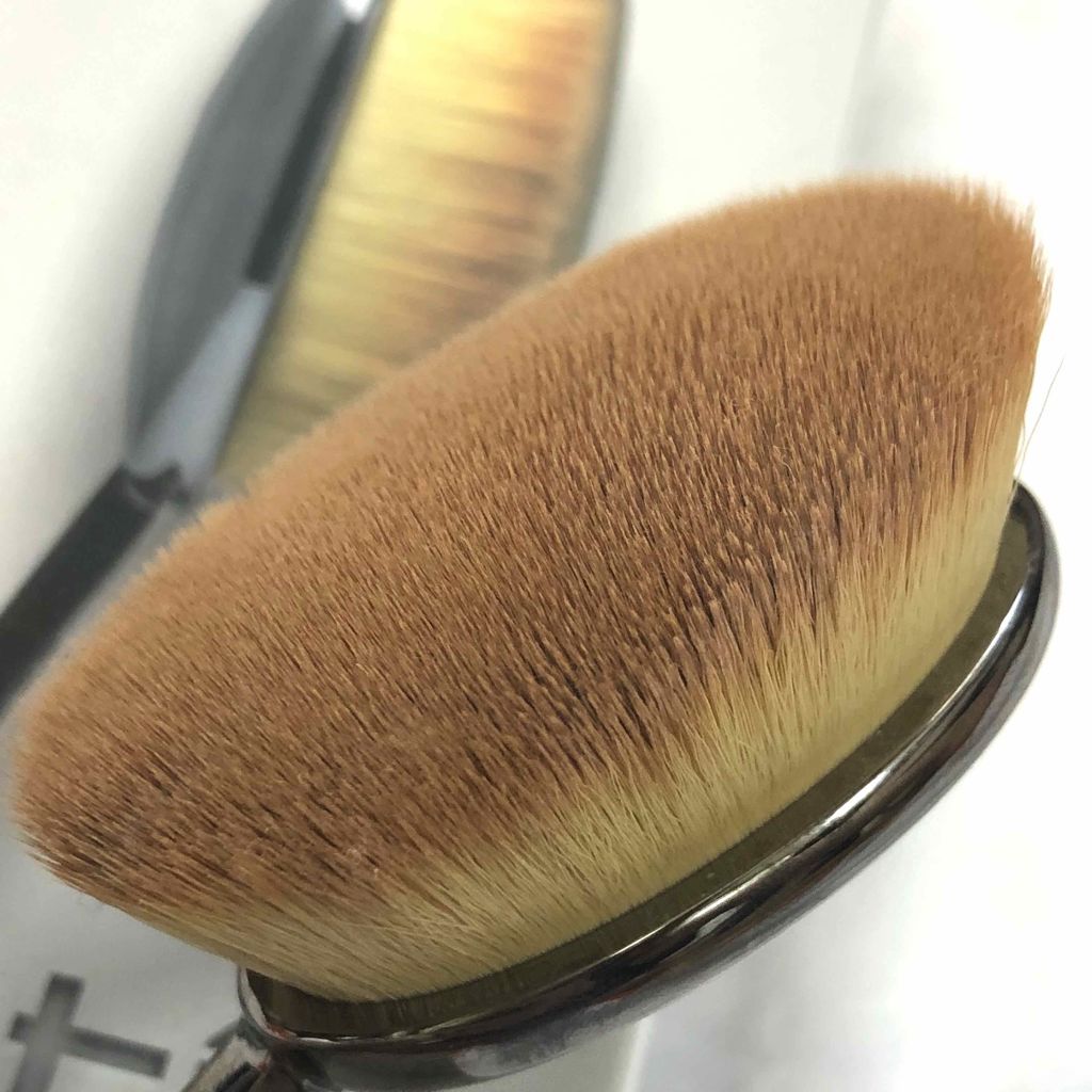 アーティスメイクアップブラシエリートオーバル7/アーティス/メイクブラシを使ったクチコミ（2枚目）