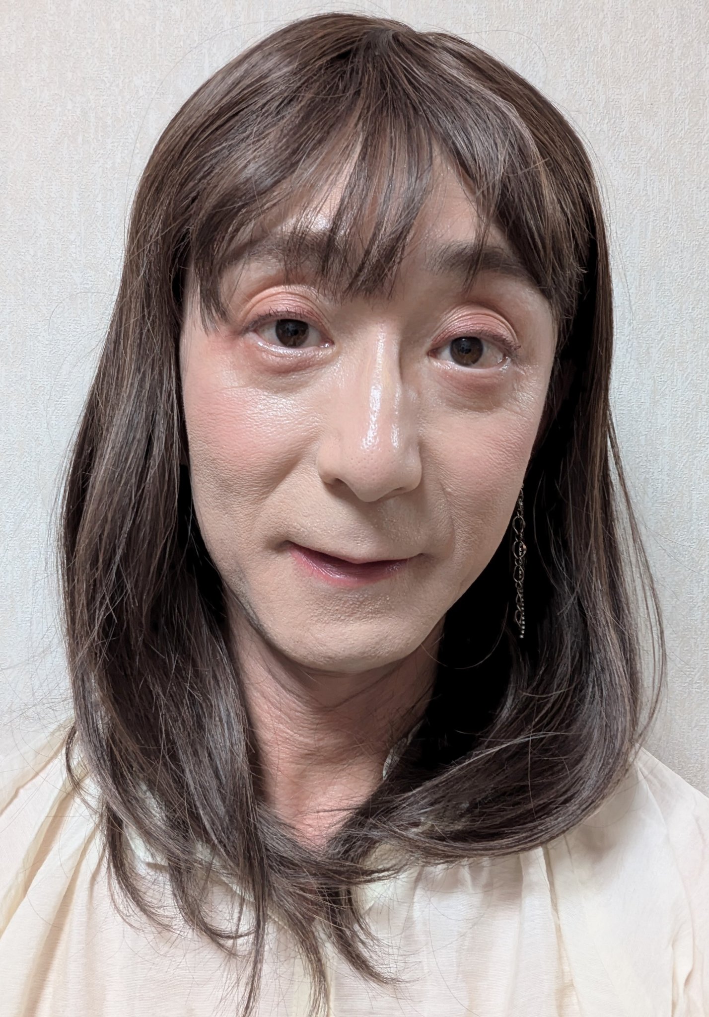 CEZANNE ビタートーンアイシャドウのクチコミ「今日のメイクとコーデ
お出掛け出来なかったので
お家で楽しみました❤️
アイシャドウは単色でグ.....」（1枚目）