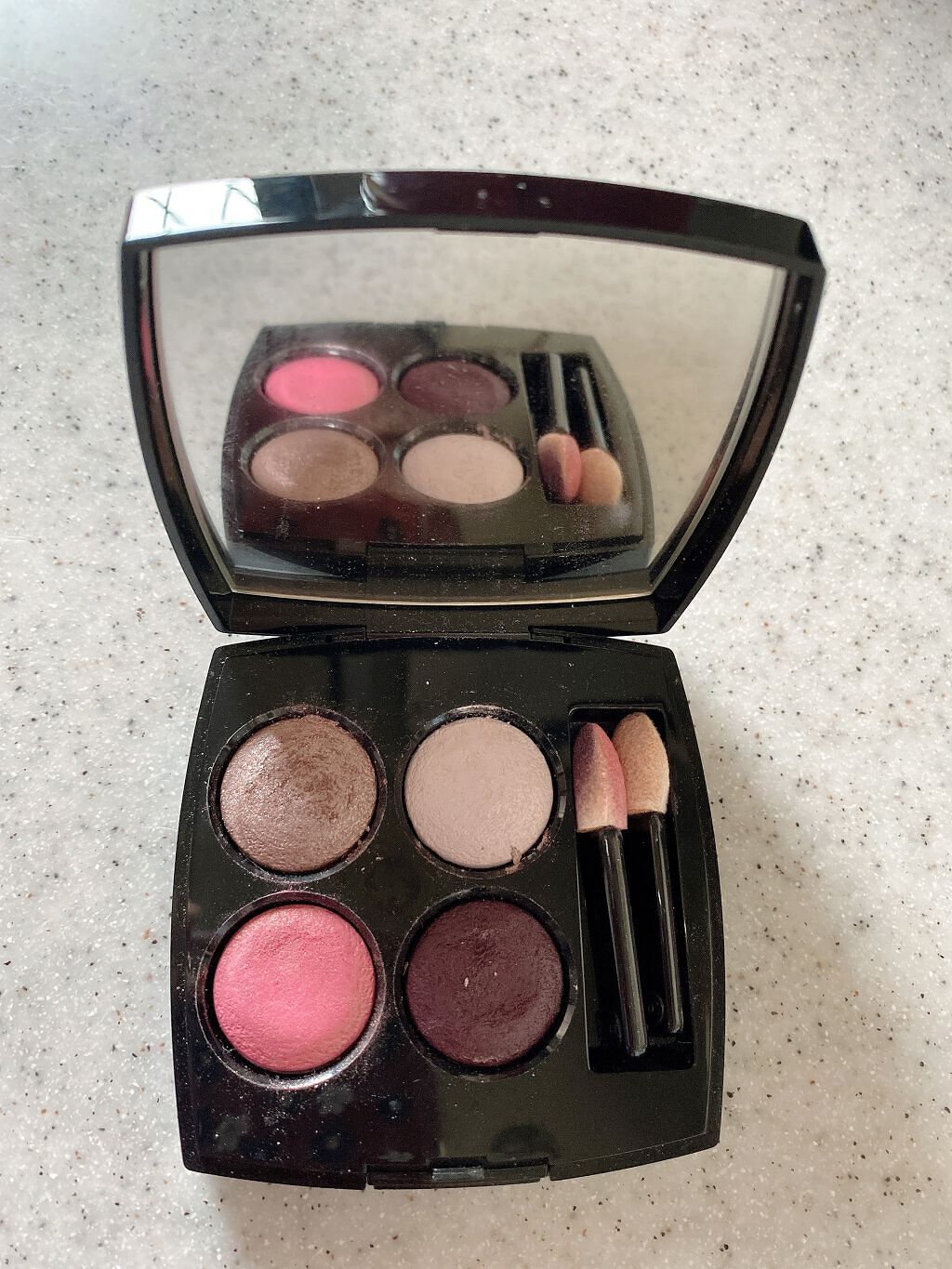 こにゃんこ on LIPS 「シャネルのアイシャドウ保存状態があまり良くなく汚くて申し訳ない..」(1枚目)