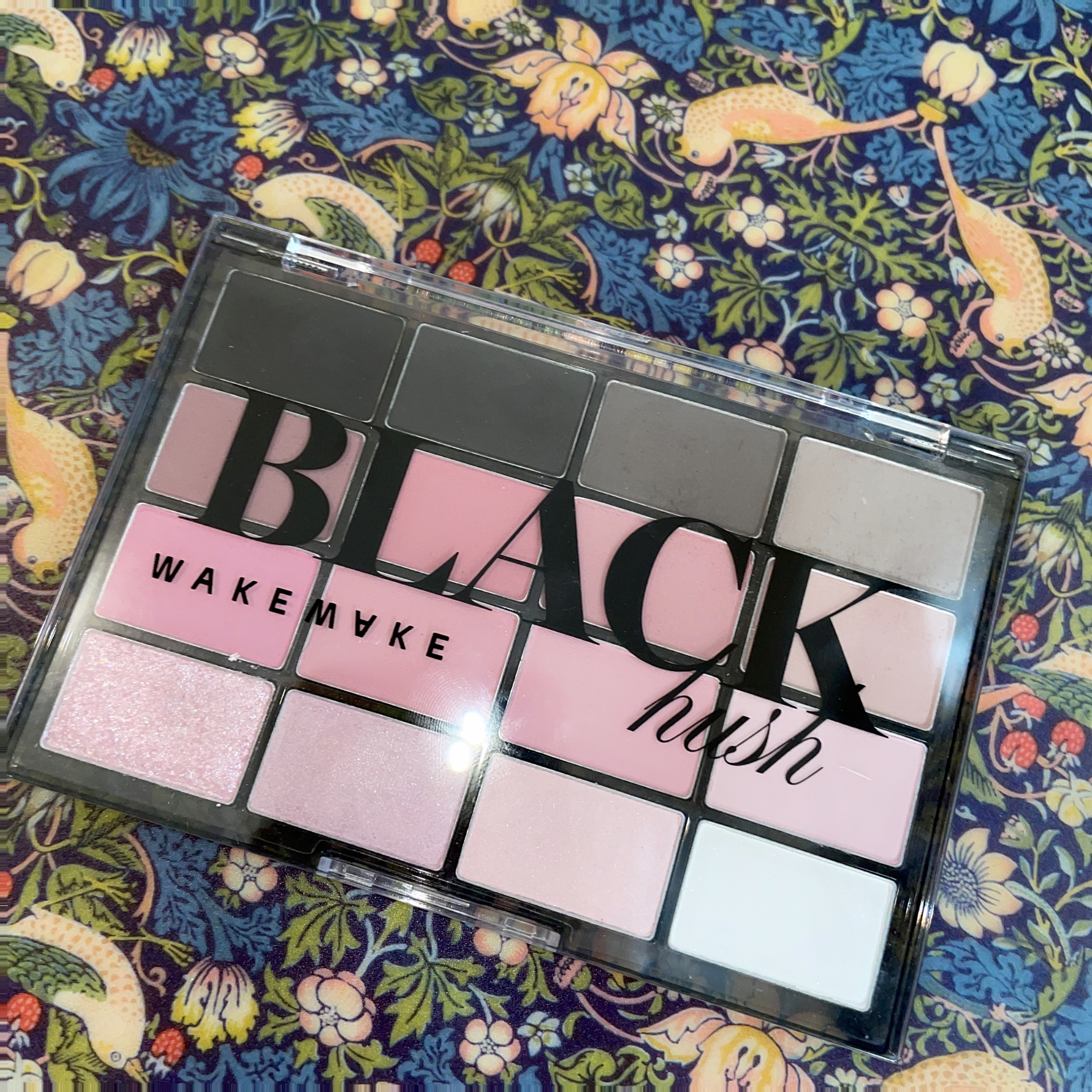 ソフトブラーリングアイパレット 16.ブラックハッシュブラーリング　/wakemake/アイシャドウパレットを使ったクチコミ（3枚目）