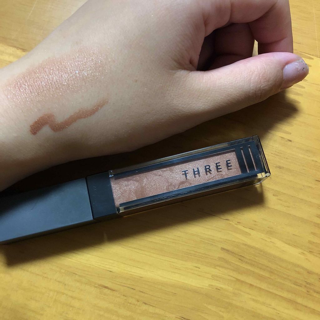 ウイスパーグロスフォーアイ/THREE/リキッドアイシャドウを使ったクチコミ（2枚目）