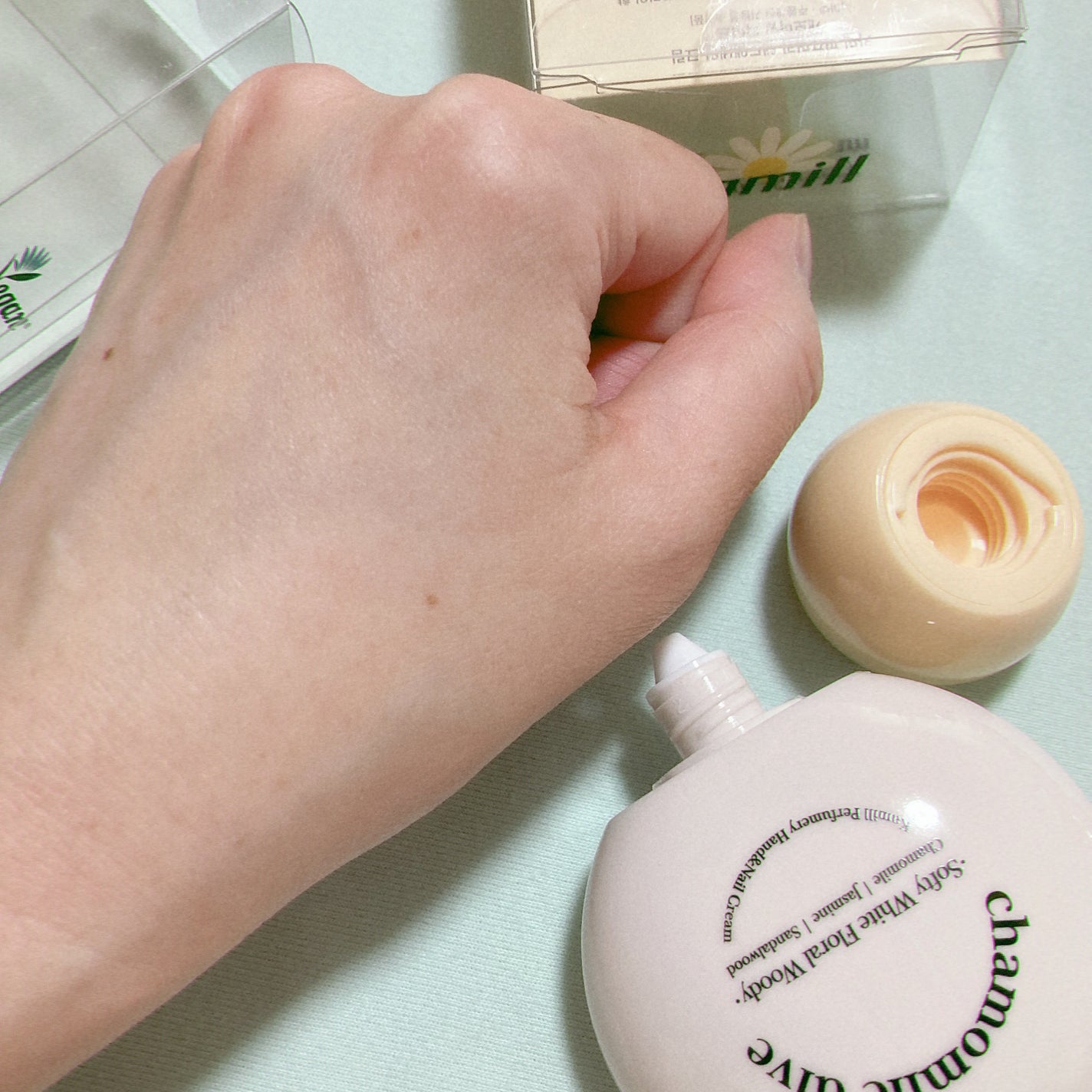 パフューマリー ハンド&ネイルクリーム デューイアルテミシア 50ml/カミール/ハンドクリームを使ったクチコミ(5枚目)